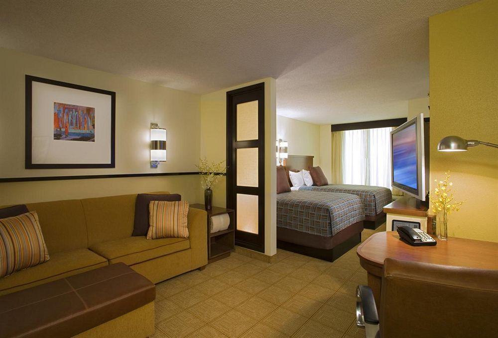 Hyatt Place Greenville/Haywood Экстерьер фото