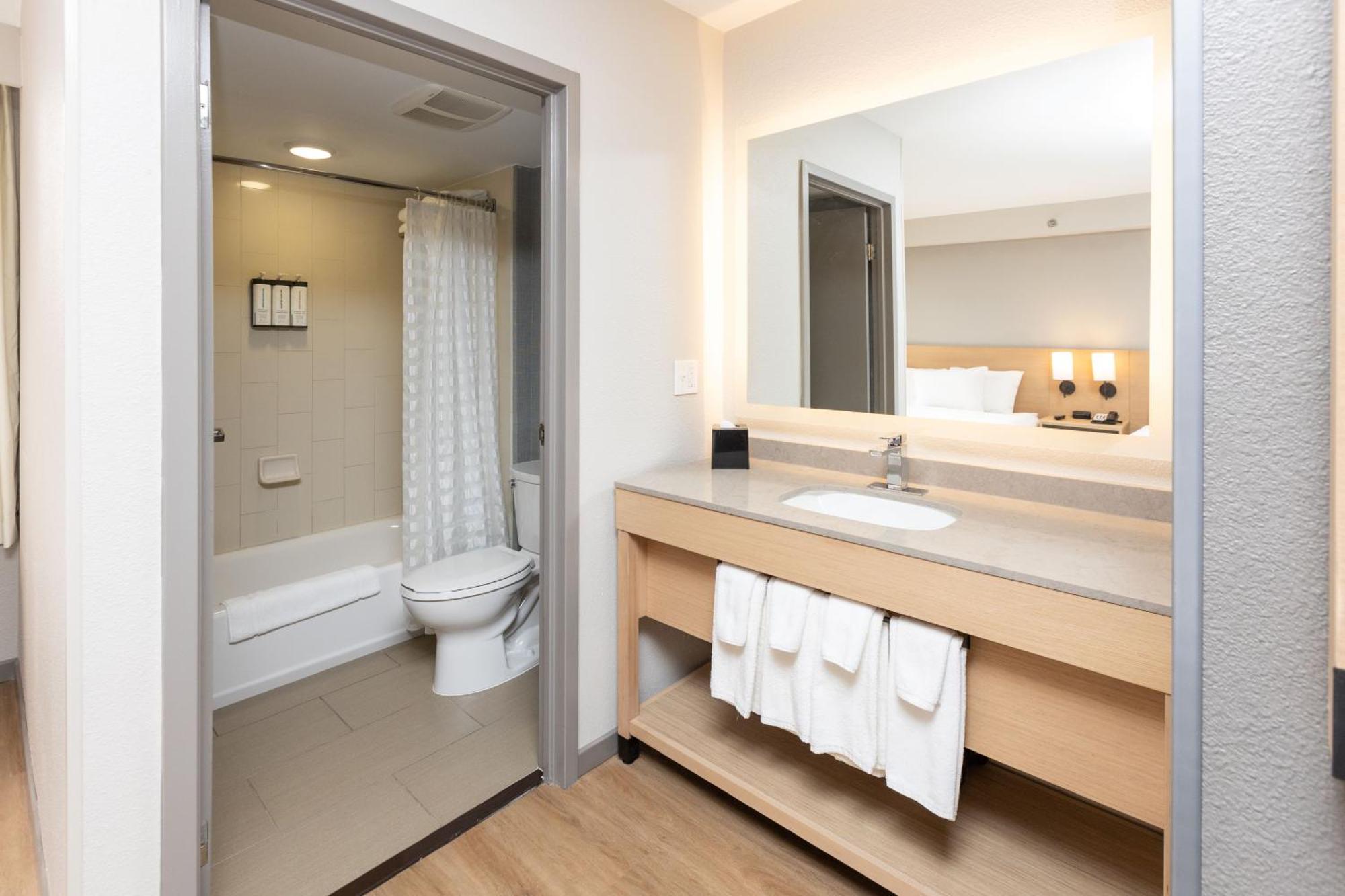 Hyatt Place Greenville/Haywood Экстерьер фото